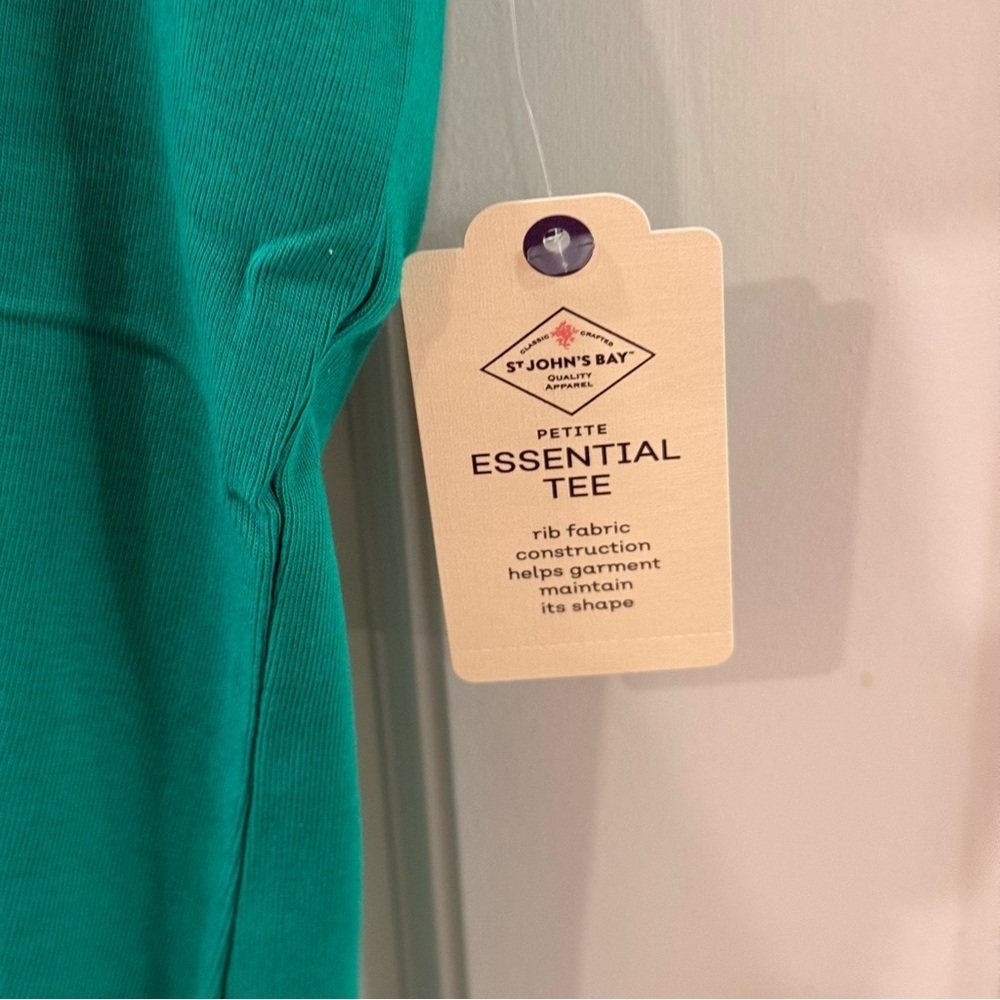 St John’s Bay Essential Tee Petite PM Green Short Sleeve NWT Cotton - Picture 4 of 9